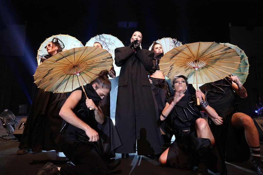 29 Ekim Hande Yener Dans Gösterisi