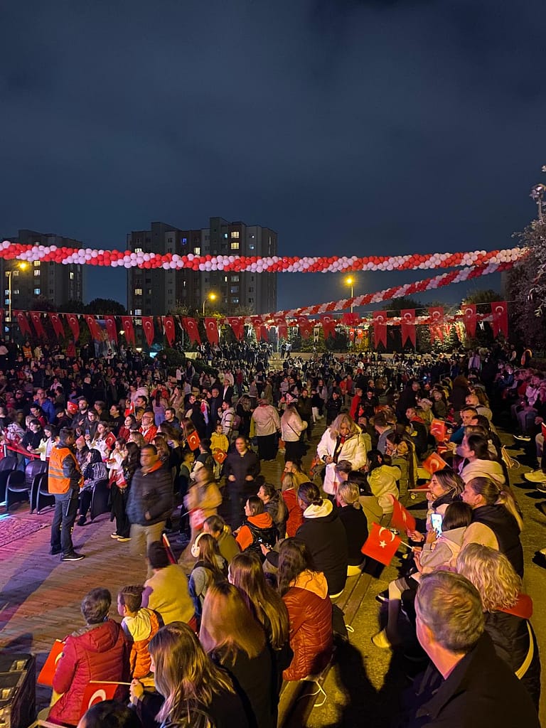 izel 29 ekim soyak kalabalık